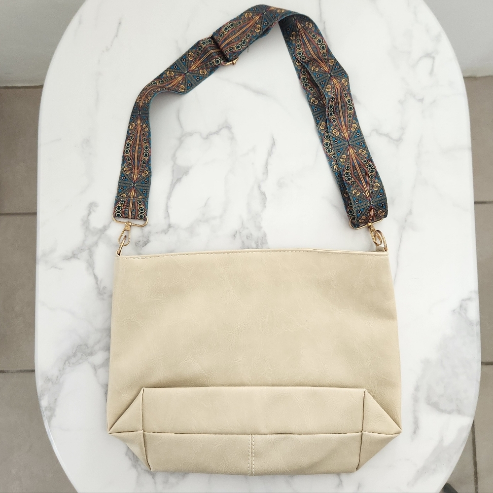 Unisex Creamy White Pu Leather Tote Bag with Patterned Boho Strap - Picture 7 of 14